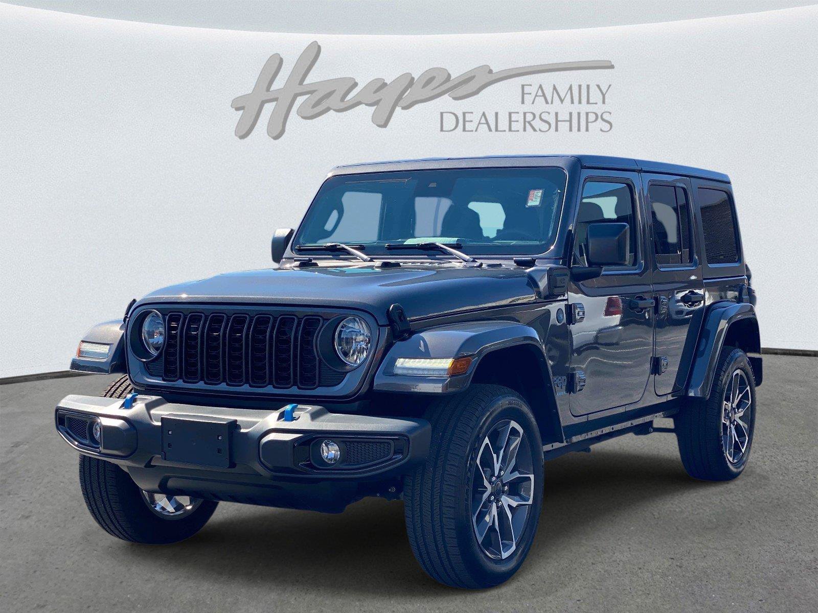 Used 2024 Jeep Wrangler Unlimited w/ Convenience Group AWD/4WD image 9
