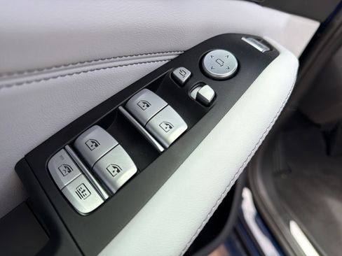 Used 2025 BMW X7 xDrive40i w/ Executive Package image 15