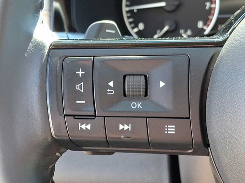 Used 2022 Nissan Pathfinder SV AWD/4WD image 18