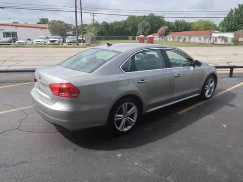 Used 2014 Volkswagen Passat 2.5 SE FWD image 3