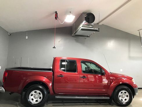 Used 2014 Nissan Frontier S image 2
