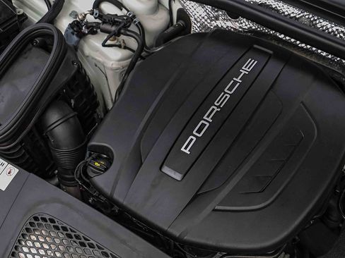 Used 2021 Porsche Macan image 30