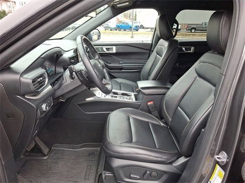 Used 2020 Ford Explorer XLT w/ Equipment Group 202A image 15