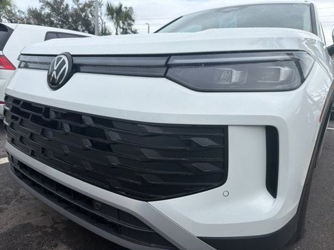 Used 2025 Volkswagen Tiguan S image 6