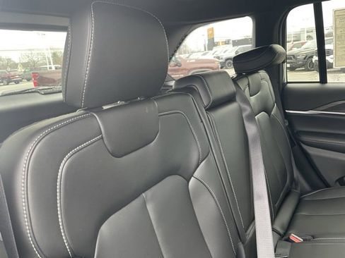 New 2025 Jeep Grand Cherokee Limited image 32