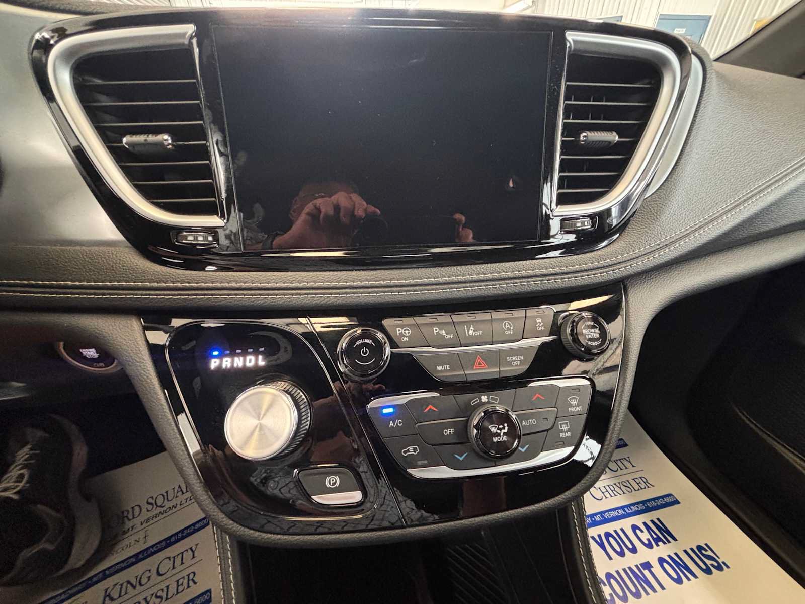 Used 2025 Chrysler Pacifica Select FWD image 24