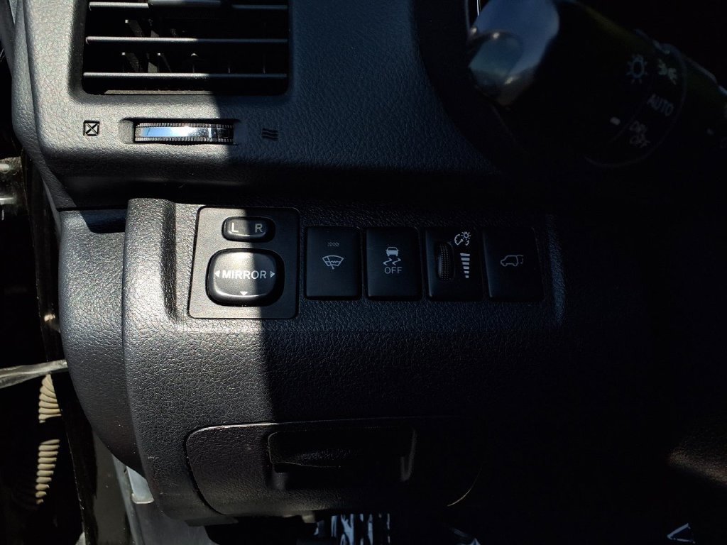 Used 2011 Toyota Highlander Limited w/ Tow Pkg AWD/4WD image 15