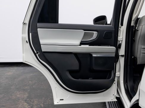Used 2025 Ford Expedition Platinum w/ Driver's Package AWD/4WD image 41