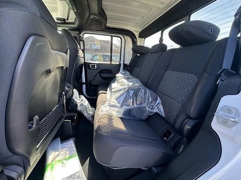 New 2026 Jeep Gladiator Mojave w/ Technology Group image 18