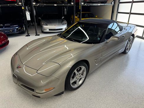 Used 2001 Chevrolet Corvette Convertible w/ Preferred Equipment Group2 RWD image 23