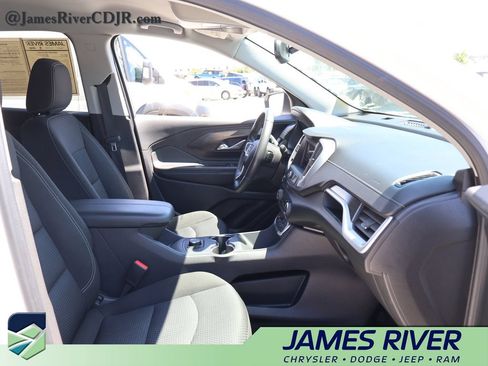 Used 2024 GMC Terrain SLE FWD image 8