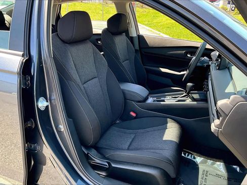 Used 2025 Honda Accord SE image 9