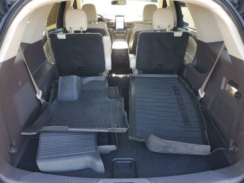 Used 2020 Ford Explorer Platinum w/ Premium Technology Package image 16