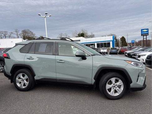 Used 2021 Toyota RAV4 XLE w/ Convenience Package image 3