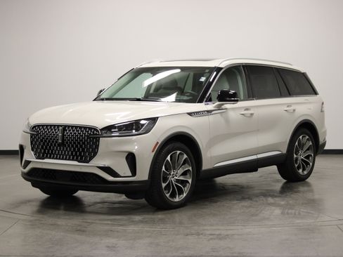 Used 2025 Lincoln Aviator Reserve w/ Illumination Package RWD image 4
