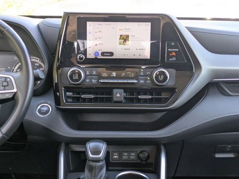 Used 2024 Toyota Highlander LE image 10