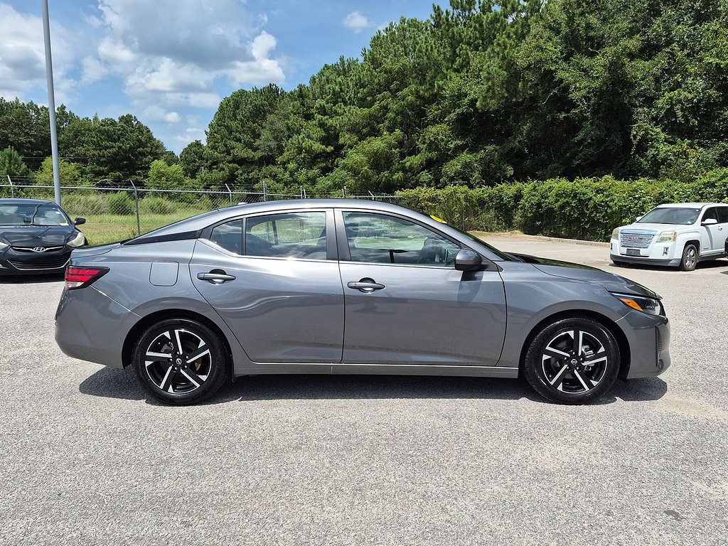 Used 2025 Nissan Sentra SV FWD image 2