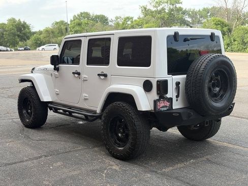 Used 2012 Jeep Wrangler Unlimited Rubicon w/ Connectivity Group AWD/4WD image 5