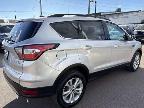 Used 2018 Ford Escape SE image 5