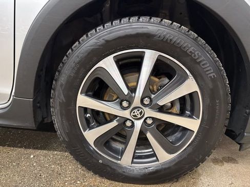 Used 2018 Toyota Prius C One image 9