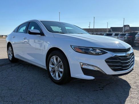 Used 2025 Chevrolet Malibu LT FWD image 3