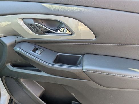 Used 2022 Chevrolet Traverse LT image 29