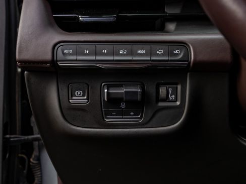 Used 2023 Cadillac Escalade ESV Sport Platinum image 18