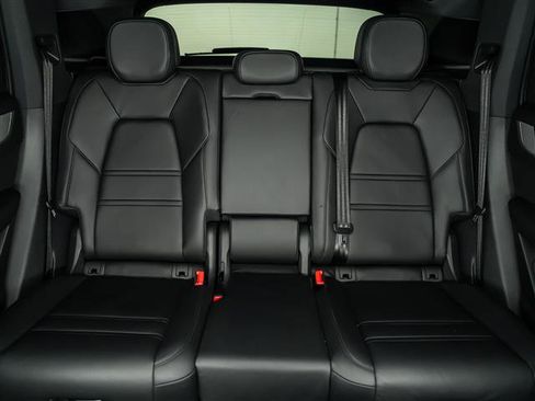 Certified 2025 Porsche Cayenne image 29