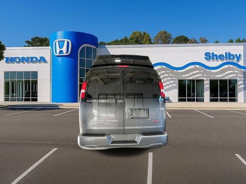 Used 2024 GMC Savana 2500 w/ Driver Convenience Package image 7