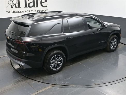 Used 2025 Chevrolet Traverse LT image 41