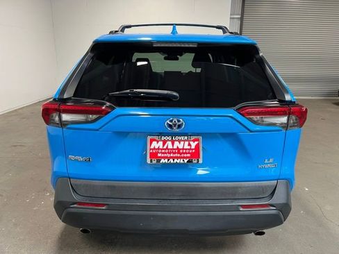 Used 2019 Toyota RAV4 LE w/ Carpet Mat Package AWD/4WD image 4