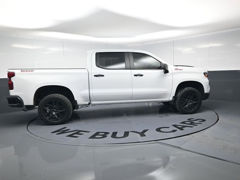 Used 2024 Chevrolet Silverado 1500 Custom Trail Boss w/ LPO, Dark Essentials Package image 10