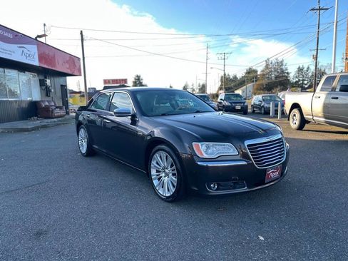 Used 2012 Chrysler 300 Limited w/ Luxury Group image 4