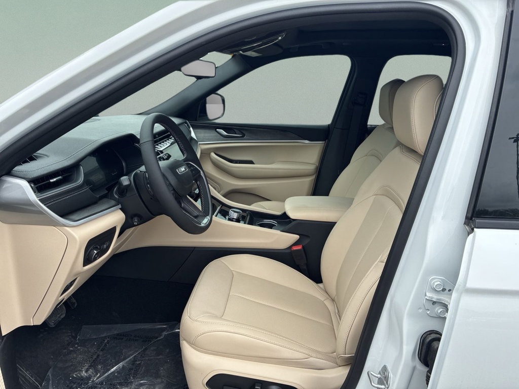 New 2025 Jeep Grand Cherokee Limited RWD image 33