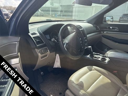 Used 2018 Ford Explorer XLT w/ Equipment Group 202A image 8