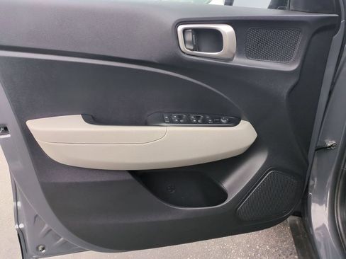 Used 2025 Hyundai Venue SEL FWD image 11