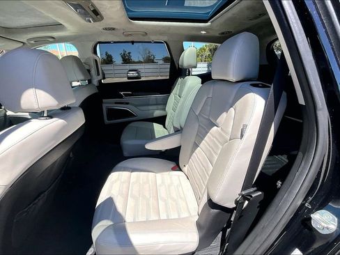 Used 2024 Kia Telluride SX Prestige w/ Towing Package image 17