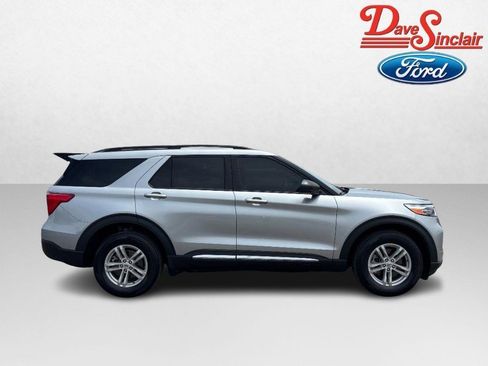 Used 2023 Ford Explorer XLT AWD/4WD image 5