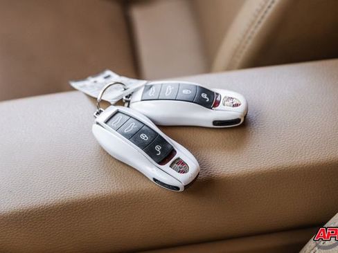 Used 2014 Porsche Cayman image 75