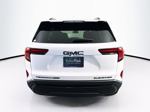 Used 2025 GMC Terrain Elevation w/ Elevation Premium Package AWD/4WD image 7
