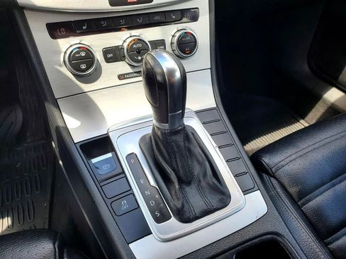 Used 2013 Volkswagen CC Sport image 16