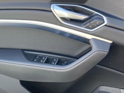 Used 2022 Audi e-tron Premium image 17