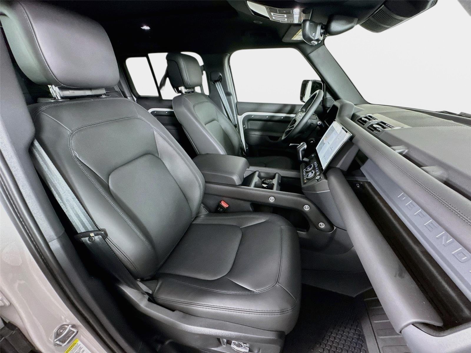 New 2026 Land Rover Defender 130 X-Dynamic SE AWD/4WD image 30