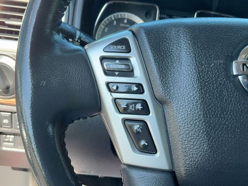 Used 2018 Nissan Titan SL AWD/4WD image 12