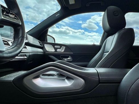 Used 2022 Mercedes-Benz GLS 450 4MATIC image 11