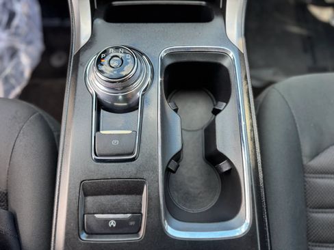 Used 2018 Ford Fusion SE w/ Fusion SE Technology Package FWD image 19