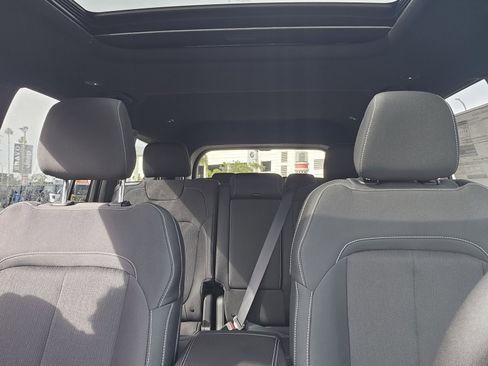 New 2025 Jeep Grand Cherokee L Laredo image 31