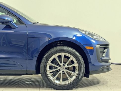 Certified 2025 Porsche Macan AWD/4WD image 11