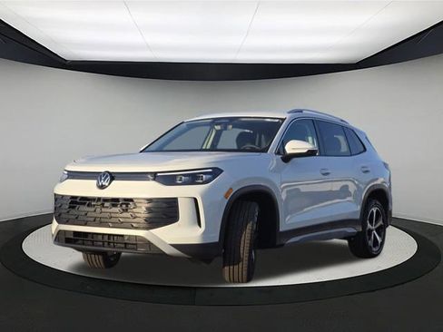 New 2026 Volkswagen Tiguan SE image 3