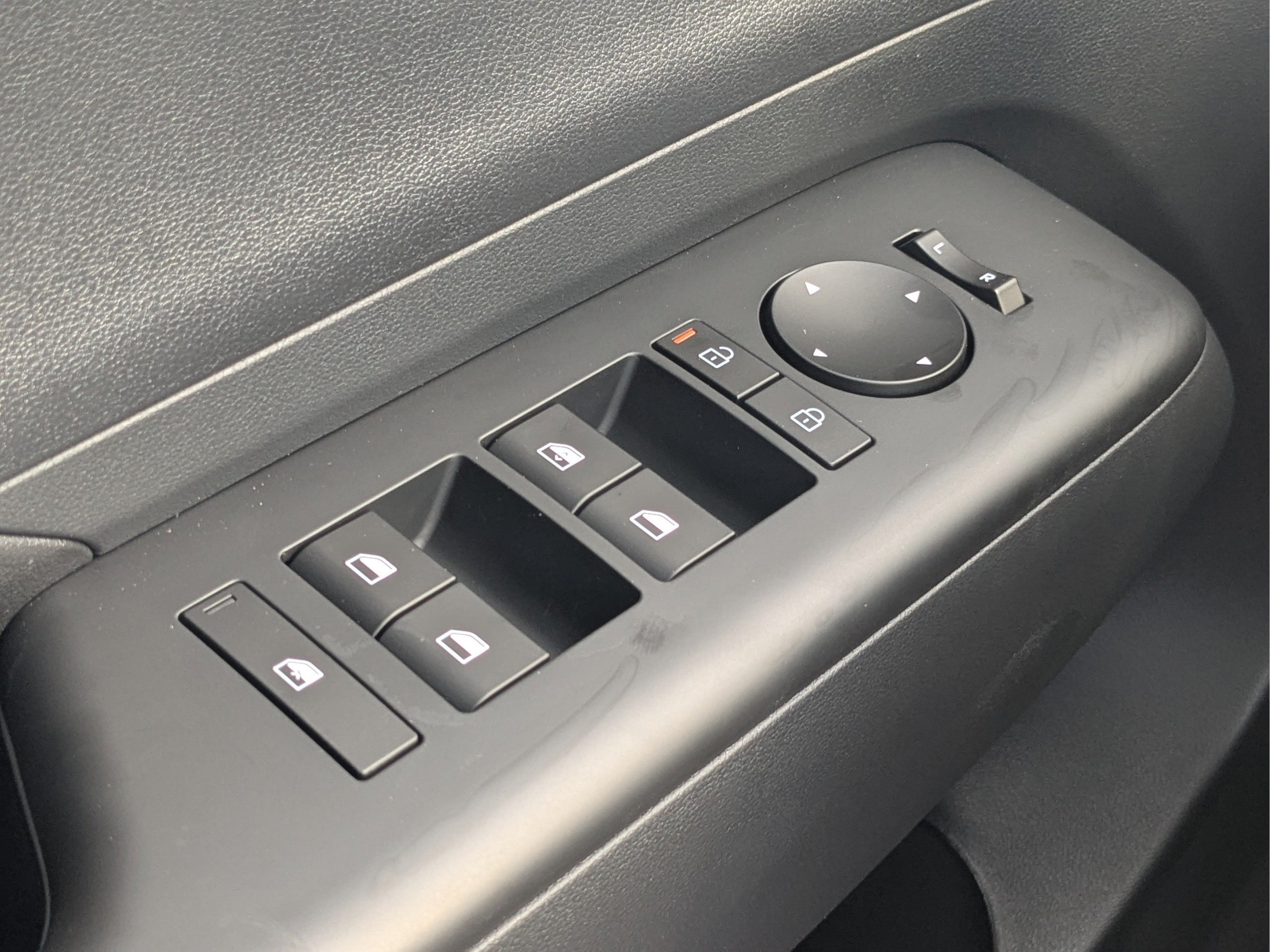 New 2027 Hyundai Kona SE FWD image 25